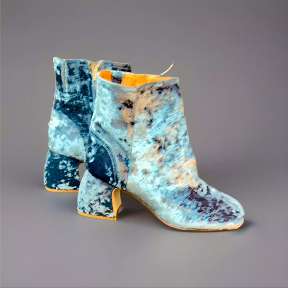 New!!! Gorgeous!! Gianni Bini Blue Crushed Velvet Ankle Boots, Sz 7, Orig. $118